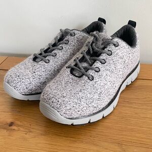 New! Apex A8000M Men's Wool Athletic Shoe Light/Grey Lace Size: 9 extra wide